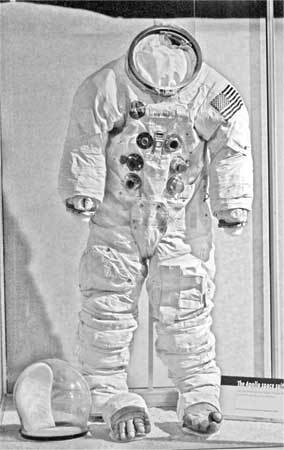 Иллюстрация к книге — Тайны космонавтики [i_030.jpg]