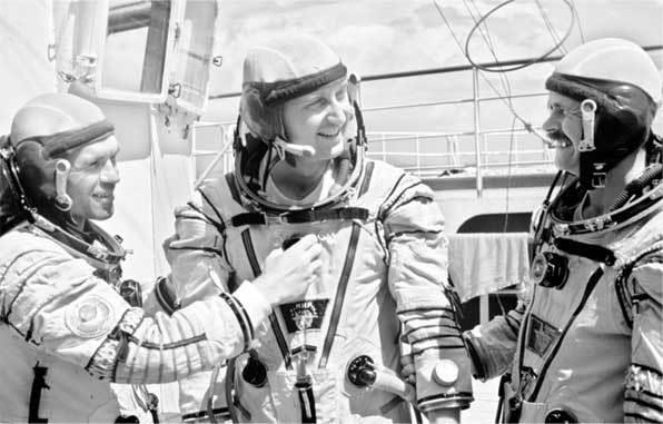 Иллюстрация к книге — Тайны космонавтики [i_043.jpg]