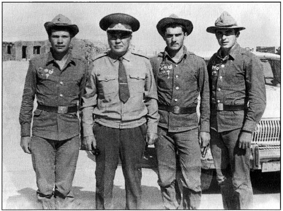 Иллюстрация к книге — Спецназ ВДВ. Диверсионно-разведывательные операции в Афгане [i_018.jpg]