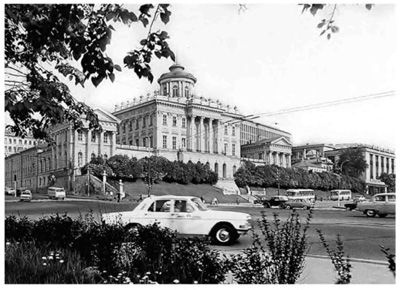 Иллюстрация к книге — Фаина Раневская. Фуфа Великолепная, или С юмором по жизни [i_044.jpg]