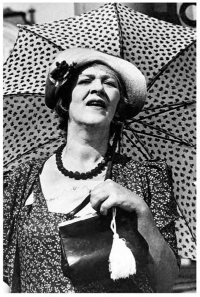 Иллюстрация к книге — Фаина Раневская. Фуфа Великолепная, или С юмором по жизни [i_049.jpg]