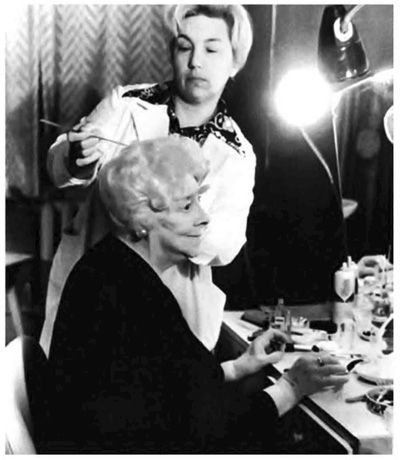 Иллюстрация к книге — Фаина Раневская. Фуфа Великолепная, или С юмором по жизни [i_062.jpg]