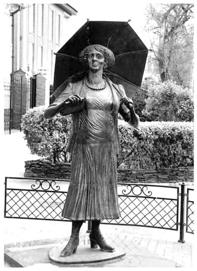 Иллюстрация к книге — Фаина Раневская. Фуфа Великолепная, или С юмором по жизни [i_076.jpg]