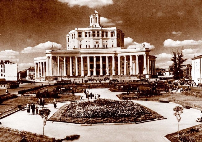 Иллюстрация к книге — Мои королевы. Раневская, Зелёная, Пельтцер [i_045.jpg]