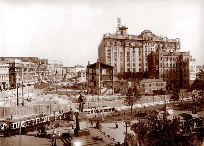 Иллюстрация к книге — Мои королевы. Раневская, Зелёная, Пельтцер [i_106.jpg]