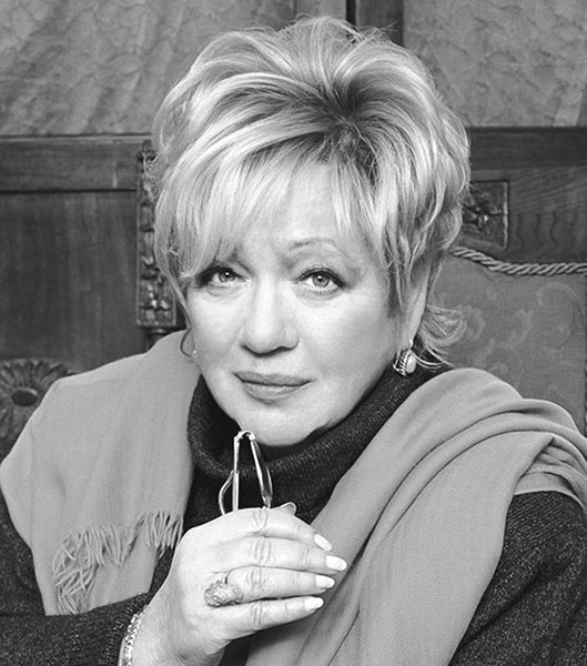 Иллюстрация к книге — Галина Волчек. В зеркале нелепом и трагическом [_007.jpg]