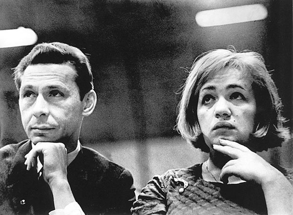 Иллюстрация к книге — Галина Волчек. В зеркале нелепом и трагическом [_025.jpg]