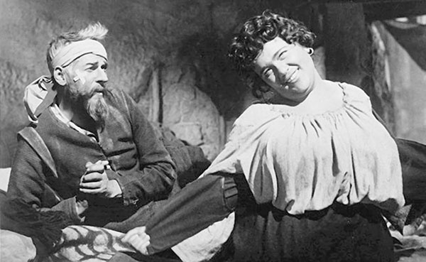 Иллюстрация к книге — Галина Волчек. В зеркале нелепом и трагическом [_061.jpg]