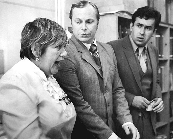 Иллюстрация к книге — Галина Волчек. В зеркале нелепом и трагическом [_085.jpg]