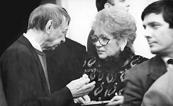 Иллюстрация к книге — Галина Волчек. В зеркале нелепом и трагическом [_109.jpg]