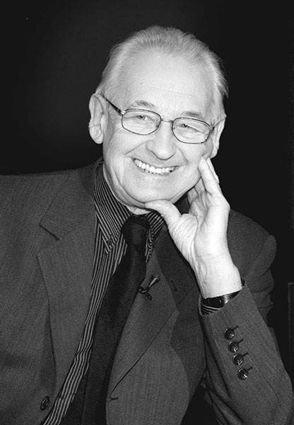 Иллюстрация к книге — Галина Волчек. В зеркале нелепом и трагическом [_187.jpg]