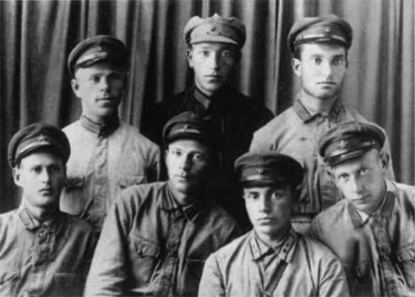 Иллюстрация к книге — Берзарин [i_017.jpg]