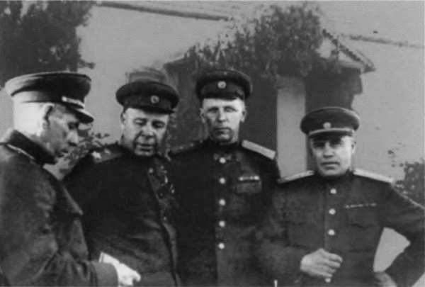 Иллюстрация к книге — Берзарин [i_042.jpg]