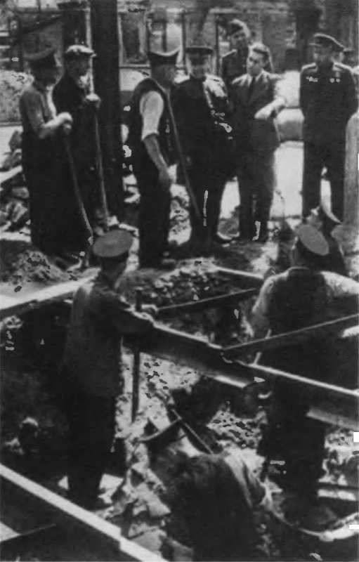 Иллюстрация к книге — Берзарин [i_069.jpg]