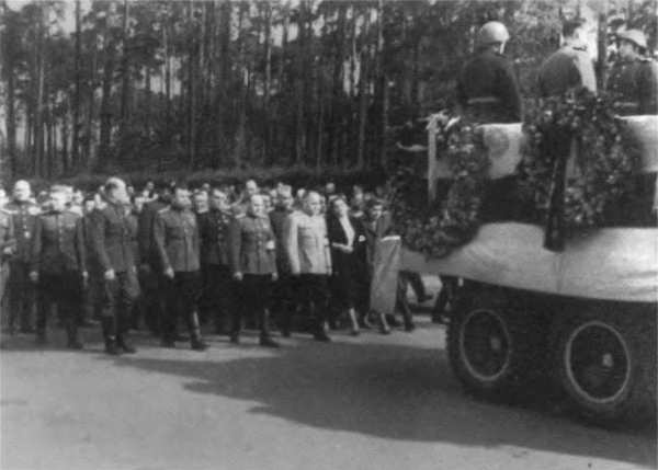 Иллюстрация к книге — Берзарин [i_077.jpg]