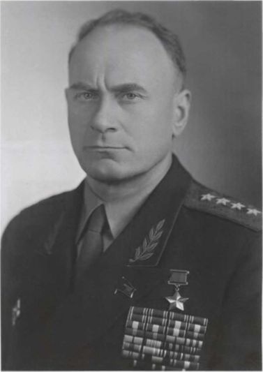 Иллюстрация к книге — Записки из чемодана. Тайные дневники первого председателя КГБ, найденные через 25 лет после его смерти [i_004.jpg]