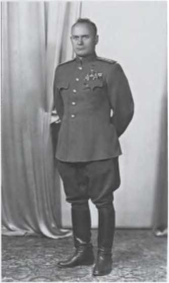 Иллюстрация к книге — Записки из чемодана. Тайные дневники первого председателя КГБ, найденные через 25 лет после его смерти [i_035.jpg]