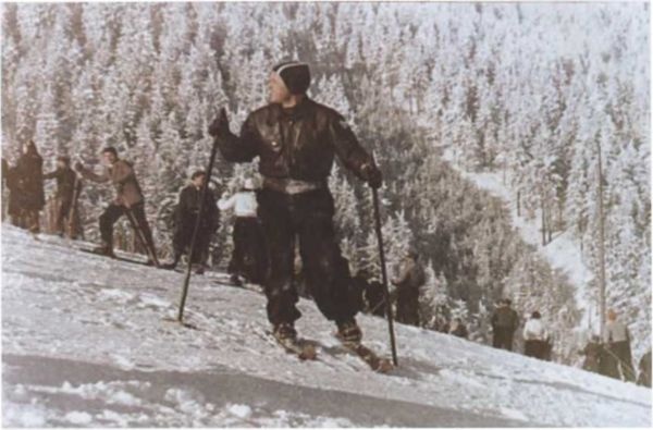 Иллюстрация к книге — Записки из чемодана. Тайные дневники первого председателя КГБ, найденные через 25 лет после его смерти [i_047.jpg]