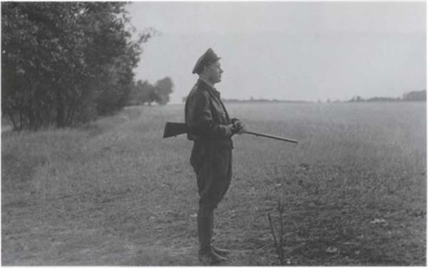 Иллюстрация к книге — Записки из чемодана. Тайные дневники первого председателя КГБ, найденные через 25 лет после его смерти [i_048.jpg]