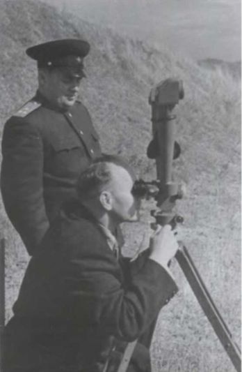 Иллюстрация к книге — Записки из чемодана. Тайные дневники первого председателя КГБ, найденные через 25 лет после его смерти [i_067.jpg]