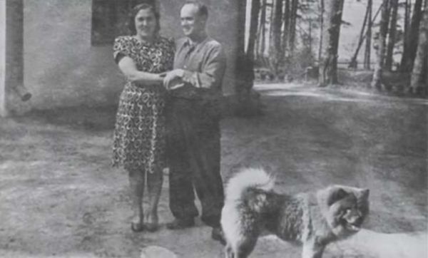 Иллюстрация к книге — Записки из чемодана. Тайные дневники первого председателя КГБ, найденные через 25 лет после его смерти [i_068.jpg]