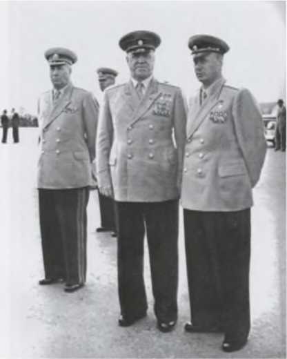 Иллюстрация к книге — Записки из чемодана. Тайные дневники первого председателя КГБ, найденные через 25 лет после его смерти [i_095.jpg]