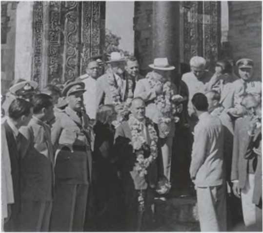 Иллюстрация к книге — Записки из чемодана. Тайные дневники первого председателя КГБ, найденные через 25 лет после его смерти [i_098.jpg]