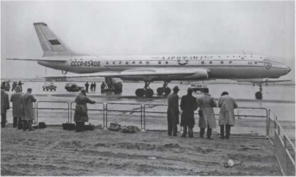 Иллюстрация к книге — Записки из чемодана. Тайные дневники первого председателя КГБ, найденные через 25 лет после его смерти [i_099.jpg]