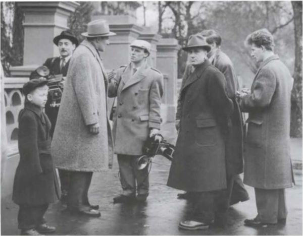 Иллюстрация к книге — Записки из чемодана. Тайные дневники первого председателя КГБ, найденные через 25 лет после его смерти [i_102.jpg]