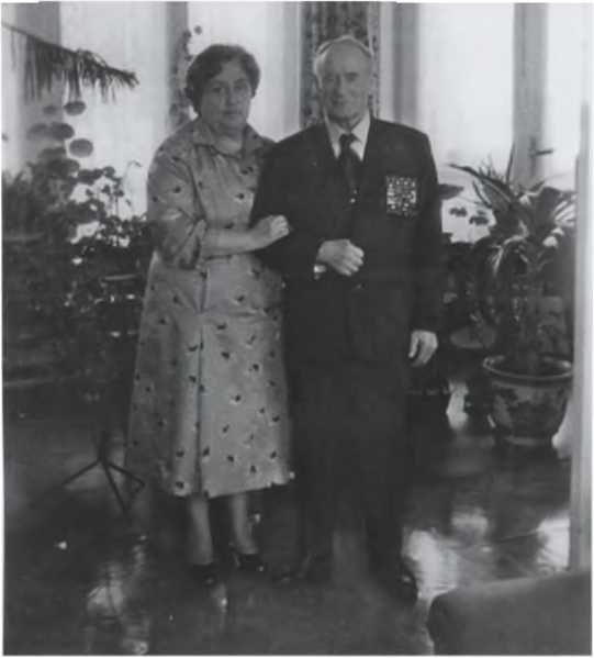 Иллюстрация к книге — Записки из чемодана. Тайные дневники первого председателя КГБ, найденные через 25 лет после его смерти [i_148.jpg]