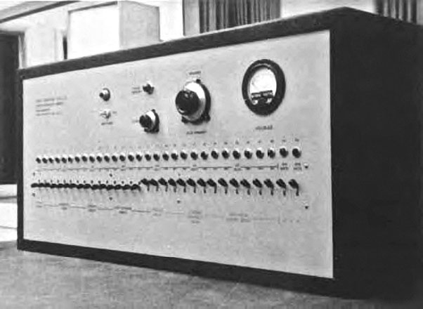 Иллюстрация к книге — Как хороший человек становится негодяем. Эксперименты о механизмах подчинения. Индивид в сетях общества [i_004.jpg]