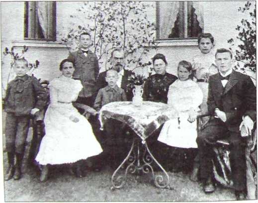 Иллюстрация к книге — Рихард Зорге. Джеймс Бонд советской разведки [i_001.jpg]