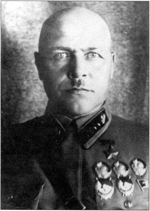 Иллюстрация к книге — Генерал Абакумов. Всесильный хозяин СМЕРШа [i_012.jpg]