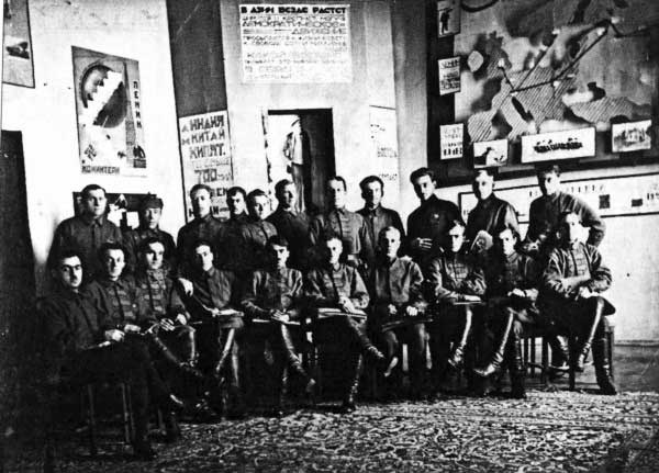 Иллюстрация к книге — Белый Крым. 1920 [ris_27.jpg]