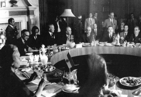 Иллюстрация к книге — Байбаков [i_033.jpg]