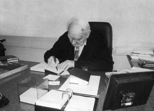 Иллюстрация к книге — Байбаков [i_041.jpg]