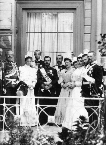 Иллюстрация к книге — Августейший бунт. Дом Романовых накануне революции [i_028.jpg]