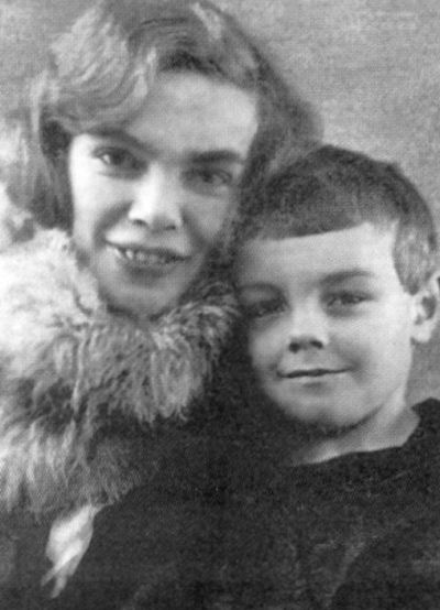 Иллюстрация к книге — Кирилл Лавров [i_003.jpg]