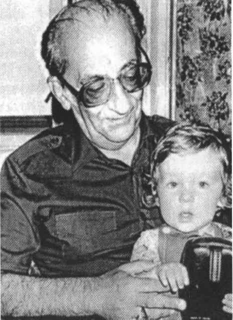 Иллюстрация к книге — Товстоногов [i_024.jpg]