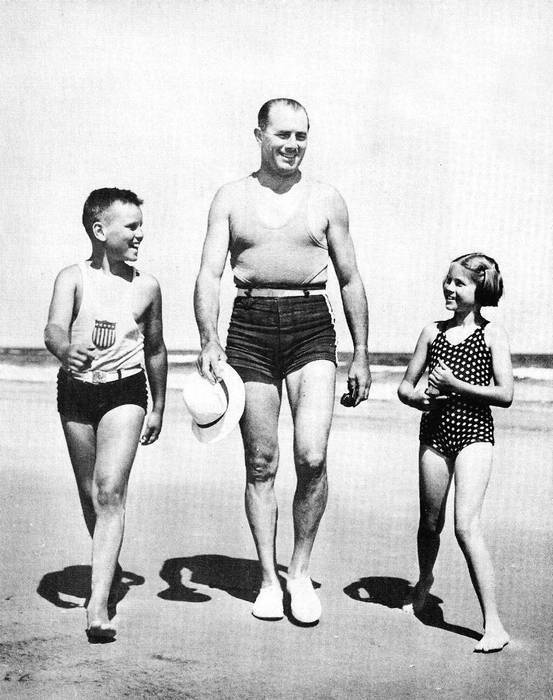 Иллюстрация к книге — Грейс Келли. Как стать принцессой… [i_007.jpg]