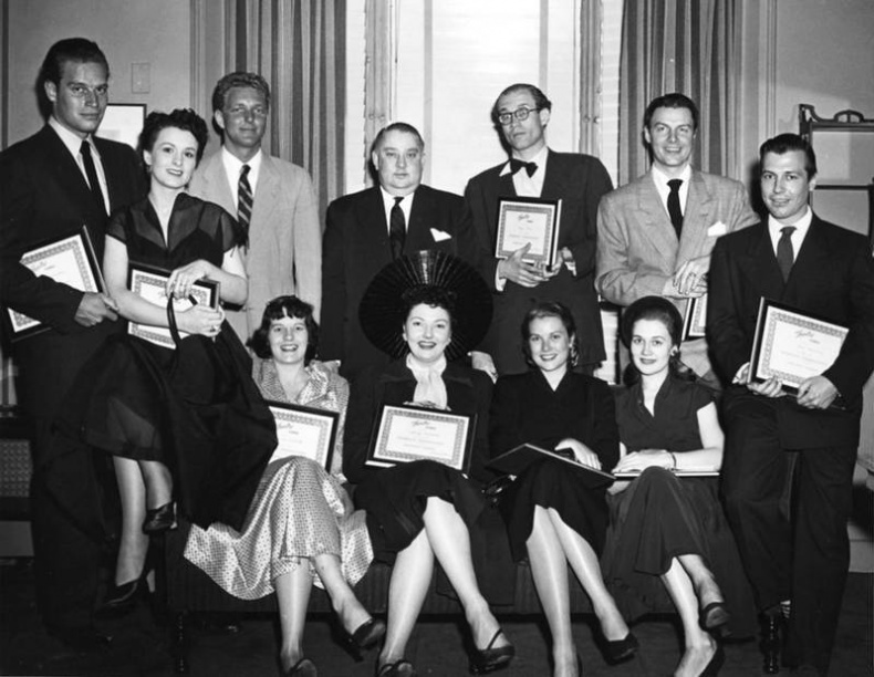 Иллюстрация к книге — Грейс Келли. Как стать принцессой… [i_015.jpg]