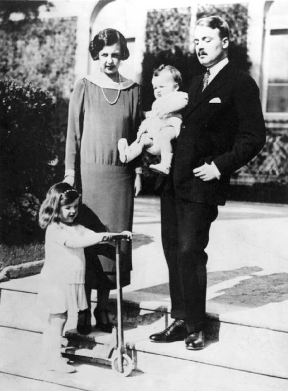 Иллюстрация к книге — Грейс Келли. Как стать принцессой… [i_066.jpg]