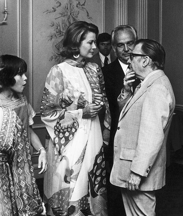 Иллюстрация к книге — Грейс Келли. Как стать принцессой… [i_110.jpg]