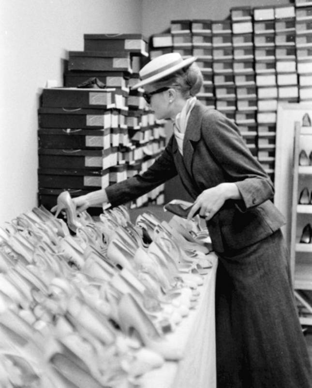 Иллюстрация к книге — Грейс Келли. Как стать принцессой… [i_112.jpg]