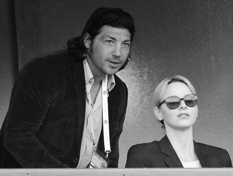 Иллюстрация к книге — Грейс Келли. Как стать принцессой… [i_130.jpg]