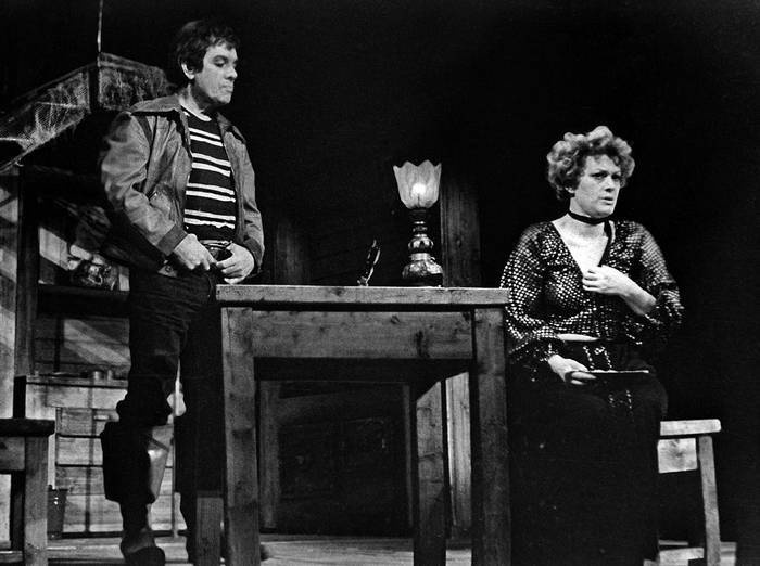 Иллюстрация к книге — Мои пригорки, ручейки. Воспоминания актрисы [i_025.jpg]