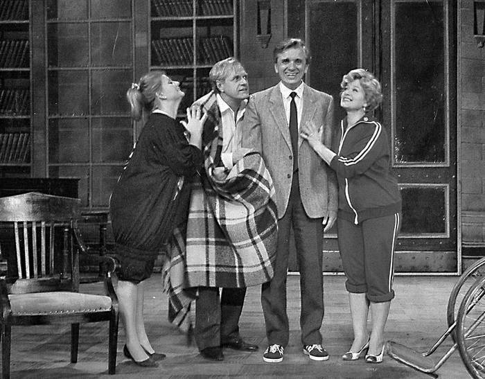 Иллюстрация к книге — Мои пригорки, ручейки. Воспоминания актрисы [i_026.jpg]