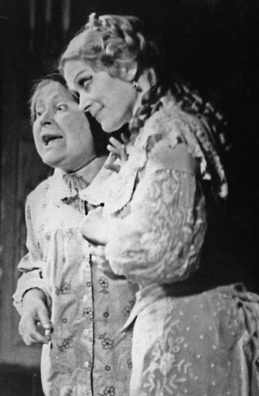 Иллюстрация к книге — Мои пригорки, ручейки. Воспоминания актрисы [i_028.jpg]