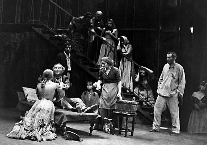 Иллюстрация к книге — Мои пригорки, ручейки. Воспоминания актрисы [i_052.jpg]