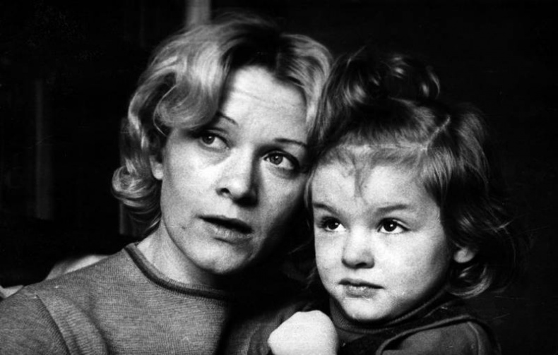 Иллюстрация к книге — Мои пригорки, ручейки. Воспоминания актрисы [i_071.jpg]